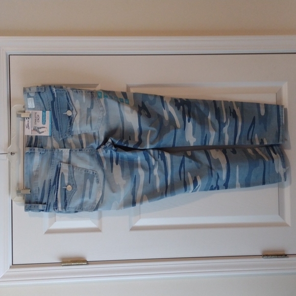 Seven7 Starlet Skinny Crop Jeans - Picture 6 of 6